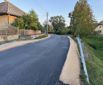 Aktuality / Rekonštrukcia komunikácie obec Rešica - foto